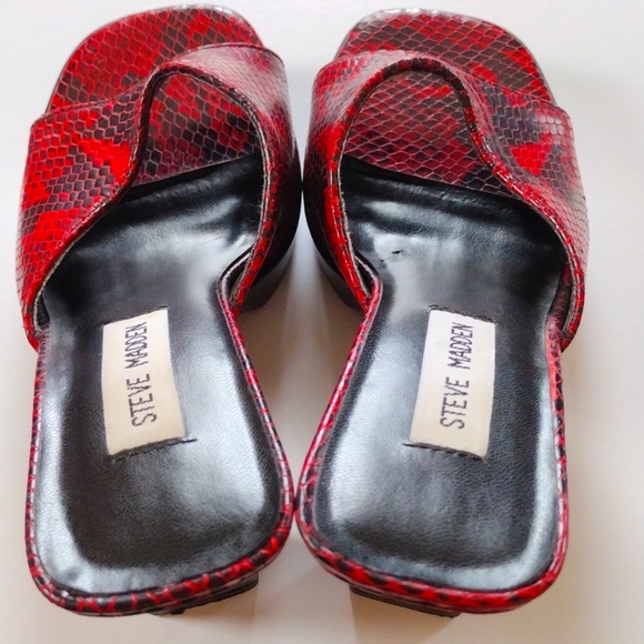 Vintage Steve Madden Faux Maroon Snakeskin Heels - Picture 3 of 7